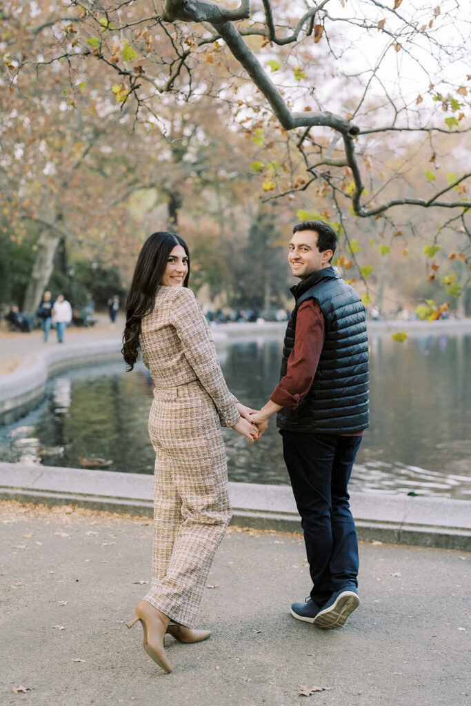 Central Park Engagement Photos in the Fall